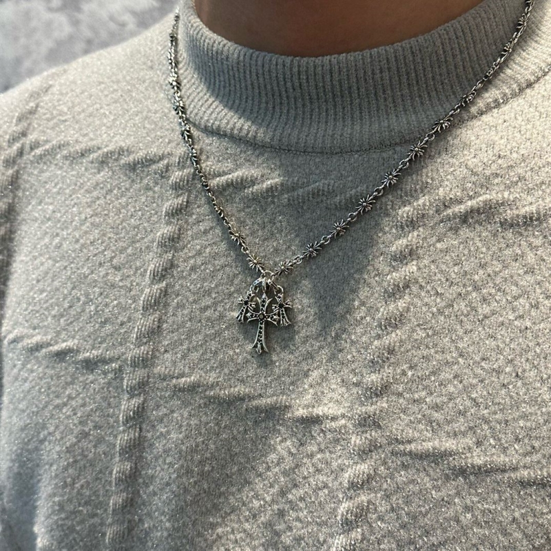 Ch*0me He**ts necklaces